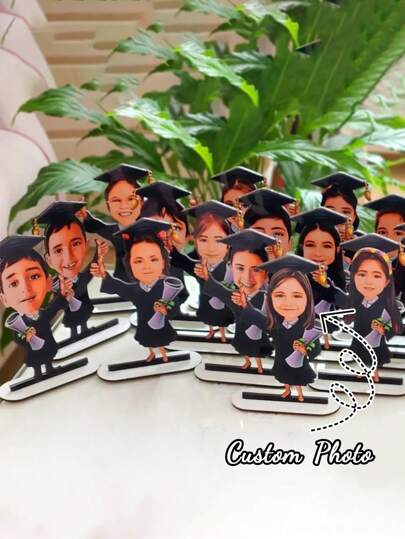 Niestandardowy prezent z postacią z kreskówki dla absolwenta, spersonalizowany prezent ze zdjęciem, przedmiot pamiątkowy z okazji ukończenia szkoły w 2025 r., spersonalizowany prezent z okazji ukończenia szkoły, wielofunkcyjny, regulowany, trwały, ozdobny, wielokrotnego użytku, wykwintny, uroczy, wysokiej jakości, nowoczesny, kolorowy, uroczy, wygodny, stylowy, niestandardowy, spersonalizowany, niepowtarzalny, idealny prezent dla niego, idealny prezent dla niej, dla chłopaka, dziewczyny, taty, mamy, rodziny, przyjaciół, syna, córki, biura, herbaciarni, szkoły, domu, odświeżenia domu, spersonalizowane znaki i tabliczki