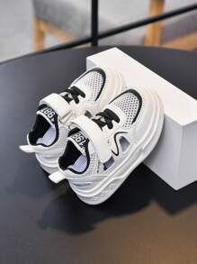 Zapatillas deportivas para niños con letras de color contrastante, de estilo informal suave y cómodo, adecuadas para todas las estaciones