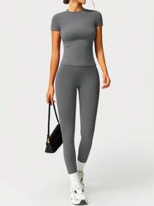 两件套女士柔软吸湿排汗圆领短袖上衣和弹力瑜伽裤 - 灰色 - 查看 5