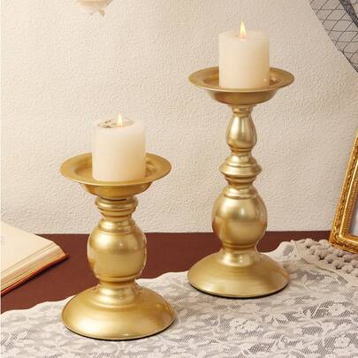 一套哑光金属罗马烛台，复古风格，适用于家居咖啡桌装饰、餐厅中心摆设、房间装饰、家居装饰、婚礼蜡烛装饰、餐桌装饰，可作为礼物赠送亲朋好友、毕业礼物、送给女性的礼物、送给闺蜜的礼物，也适用于户外露台装饰。