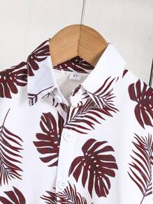 Conjunto casual de 2 piezas de niño pequeño para verano: Camisa de manga corta con estampado de hojas + Pantalones cortos, para uso al aire libre