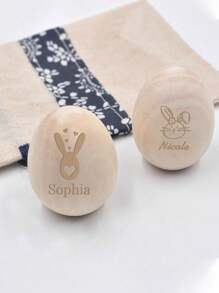 LICVIC 1/2 quả trứng Phục sinh bằng gỗ khắc tên tùy chỉnh, đồ nhồi giỏ Phục sinh được cá nhân hóa, trứng Phục sinh tùy chỉnh có đế, đồ trang trí Phục sinh tùy chỉnh, quà tặng Phục sinh cho trẻ em, trẻ mới biết đi, em bé, 4 kiểu mẫu, 6x4,3cm, trứng Phục sinh bằng gỗ có tên, đa chức năng, trang trí, chữ cái, phong cách, cổ điển, đáng yêu, dễ thương, tùy chỉnh, được cá nhân hóa, độc đáo, tùy chỉnh, quà tặng lý tưởng cho anh ấy, quà tặng lý tưởng cho cô ấy, con trai, con gái - phong cách A - Xem 5