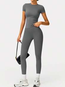 两件套女士柔软吸湿排汗圆领短袖上衣和弹力瑜伽裤 - 灰色 - 查看 4