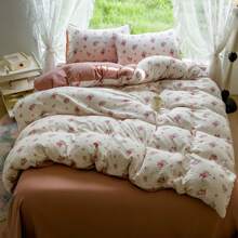 4 pièces Set de couette à fleurs ditsy fraîches - en polyester respirant, convient pour toutes les saisons, lavable en machine, fermeture éclair, comprend 1 couette, 1 drap plat, 2 taies d'oreiller - sans rembourrage, sans couette ni inserts d'oreillers, décoration de chambre, literie pour couple, lavable en machine