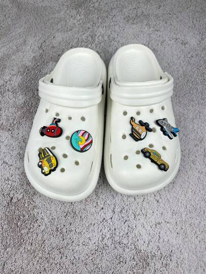 New 2025 Summer Fashion Lightweight Plus Size Men's Perforated Sandals With Cartoon Car & Airplane Pattern Design, Breathable, Detachable Flower DIY Combo For Beach Slippers (Size Runs Small, Please Order 1 Size Or 2 Sizes Up)