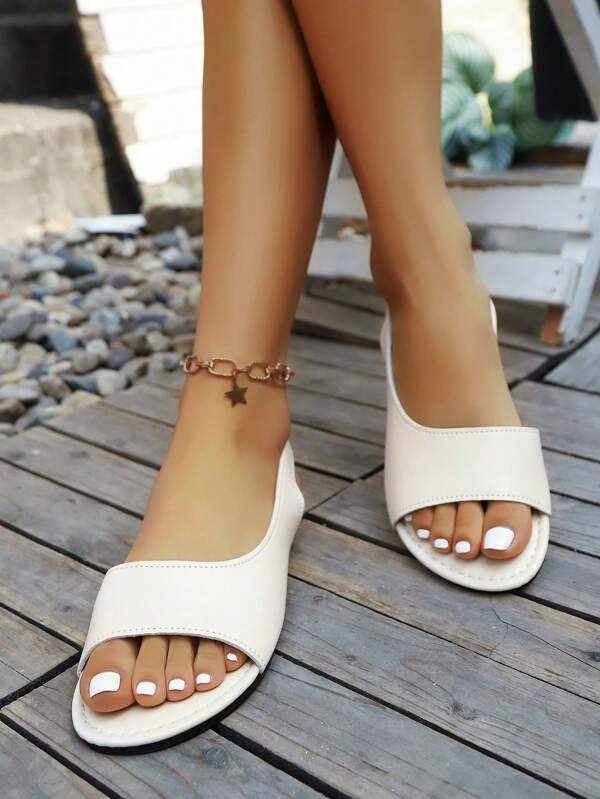 1 双女士大码休闲一脚蹬平底凉鞋，纯色，夏季百搭，米色