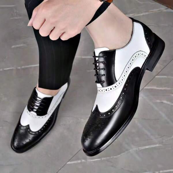 Chaussures pour hommes Nouveau modèle Brogue sculpté Grandes tailles Bloc de couleur Polyvalent Jeunes hommes Chaussures d'affaires formelles