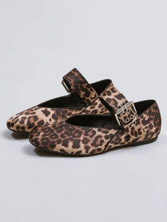 2025 新款女士豹纹装饰扣玛丽珍风格平底芭蕾鞋，圆头一脚蹬芭蕾平底鞋