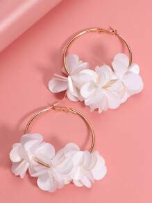 Aretes tipo aro con decoración de flores para San Valentín