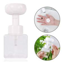 Dispenser de Sabonete Líquido em Forma de Flor com Bomba de Espuma Recarregável de 250ml, Dispenser de Sabonete Líquido em Forma de Flor para Limpador Facial Cosmético, Shampoo, Dispensador de Espuma, Padrão de Letras Iniciais 26, Decoração de Banheiro Doméstico, Volta às Aulas de Verão