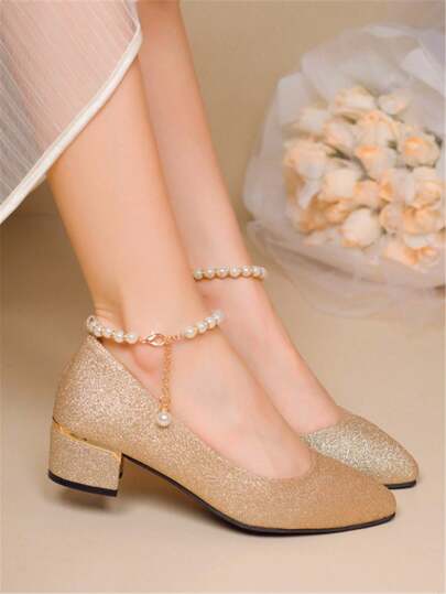 2026新款仿珍珠装饰踝带高跟鞋，金色尖头粗跟鞋，适合户外婚礼、派对、工作、宫廷风格等场合。