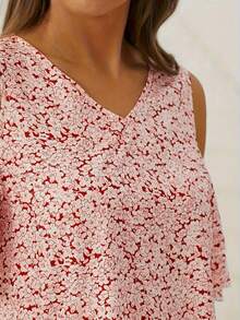 女士荷叶边 V 领短袖荷叶边饰衬衫