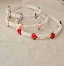 Tiara de pérolas com flores rococó