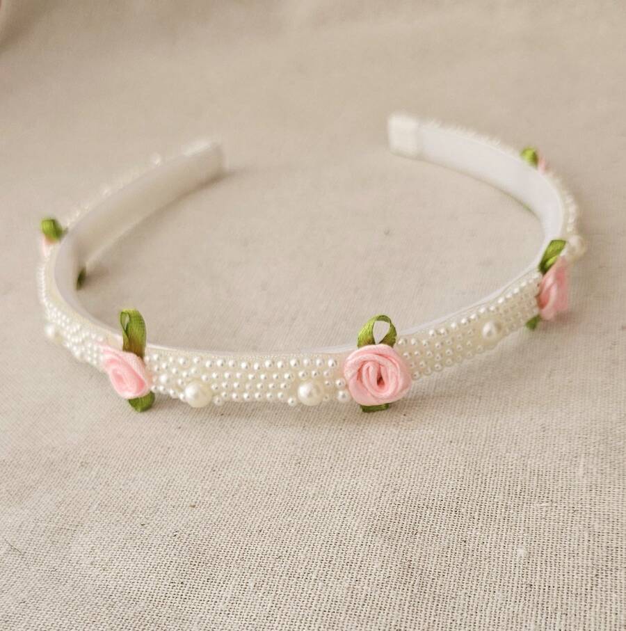 Tiara de pérolas com flores rococó