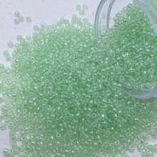 1300 颗 2 毫米闪亮珠子，像灯泡，适合 DIY 手工手链、戒指、项链、日常佩戴或赠送给朋友，也可用于服装编织以打造时尚