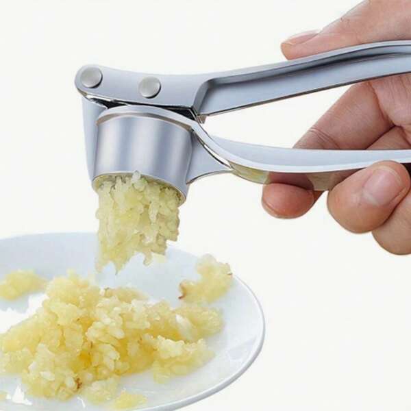 1 pieza Prensa de ajo de aleación de titanio y acero inoxidable, picadora de ajo, prensador de ajo, exprimidor manual de ajo multiusos de aleación de zinc y acero inoxidable, apta para cocina