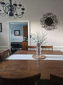 10支/5支/3支/2支/1支（白色、黄色）54厘米/21.26英寸人造梅花，仿真冬青塑料花，适用于家居、酒店、办公室、婚礼、派对、花园装饰，适合婚礼装饰、新娘背景、婚礼拱门、桌面摆件、花束填充物，以及圣诞节、感恩节、返校季、情人节、教师节、母亲节等节日。 - 彩色 - 查看 6