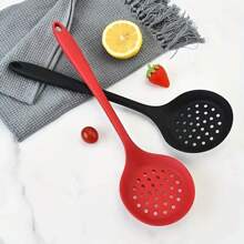 1pc/2pcs Heat Resistant Slotted Spoon/Strainer, Non-Stick Silicone Cooking Utensil With Ergonomic Handle, For Draining Vegetables, Pasta, Etc. Kitchen Tool, Long Handle, Non-Stick, Easy Draining