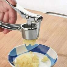 1pc Titanium Alloy Stainless Steel Garlic Press, Garlic Mincer, Garlic Clamper, Multi-Function Zinc Alloy Stainless Steel Manual Garlic Squeezer, Suitable For Kitchen