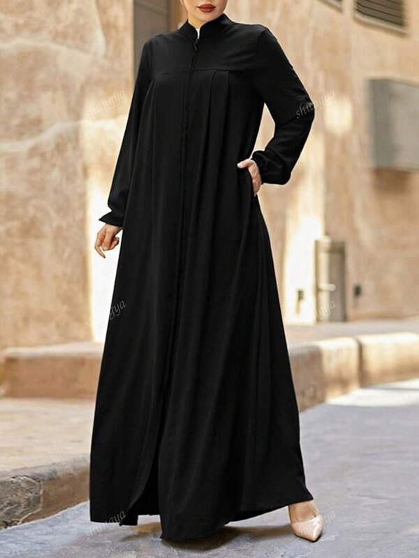 Vestido casual holgado con cuello alto, cremallera frontal y bolsillos, modesto