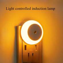 1 pieza Lámpara sensor de luz inteligente redonda, Luz nocturna LED con sensor de luz enchufable, luz suave sin deslumbrar, encendido y apagado automático, pantalla de plástico, base de lámpara con brida, enchufe europeo, 220-240V, apta para pasillos, baños, dormitorios, cocinas, salas de estar - Regalo perfecto para Navidad, Acción de Gracias, Año Nuevo, Día de San Valentín, Iluminación ambiental | Lámpara táctil de moda | Sensor, luz nocturna para el dormitorio