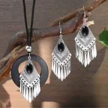 A Vintage Royal Style Jewelry Set For Women, 3 Pieces Set In Zinc Alloy With Imitation Black Turquoise Inset, Sequined Tassel Earrings, Double Pendant Necklace Combination, Stylish And Simple Everyday And Gift Accessories