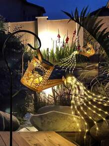 1 pièce de Arrosoir décoratif solaire avec guirlande lumineuse. Décoration de jardin en métal poli nickelé. Lumières solaires de cascade de 600 mAh avec 36 LED, contrôle par capteur de lumière, sans télécommande