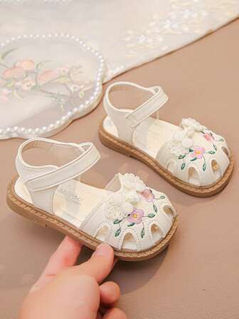 女宝宝夏季新款软底包头凉鞋，公主风中式汉服幼儿鞋