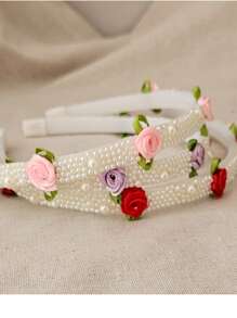 Tiara de pérolas com flores rococó