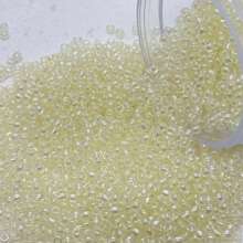 1300 颗 2 毫米闪亮珠子，像灯泡，适合 DIY 手工手链、戒指、项链、日常佩戴或赠送给朋友，也可用于服装编织以打造时尚