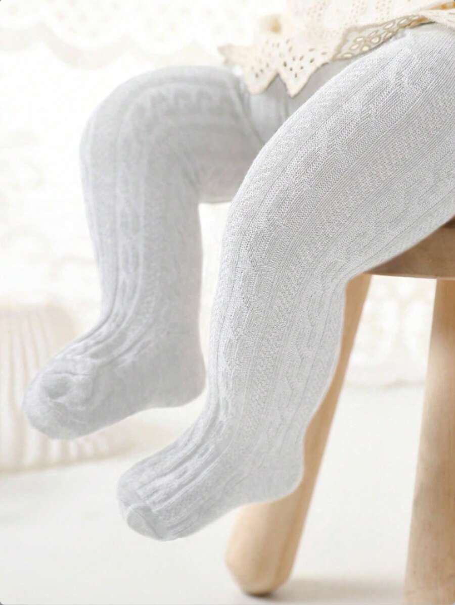 1 件透气白色婴儿紧身裤，薄款，适合春秋季节