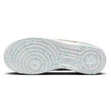 Nike Air Force 1 LV8 2 BG para niños grandes en color Ivory Pálido/Blanco-Rojo Picante (FQ8350 110) - Blanco - Ver 6