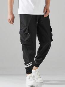 男士春夏运动和户外徒步旅行、钓鱼、露营、登山、健身、跑步和休闲时尚工作服裤子，带有卷边脚踝、松紧腰带和斜口袋，黑色。