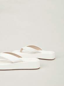 Pure White Soft Non-Slip Quality Leather Flip Flops, Fashionable New Thick Sole Slippers, Comfortable And Versatile For Indoor And Outdoor Wear, Suitable For All Seasons, Wedge Heels