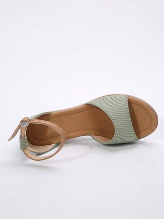 女士夏季新款时尚露趾踝带坡跟凉鞋