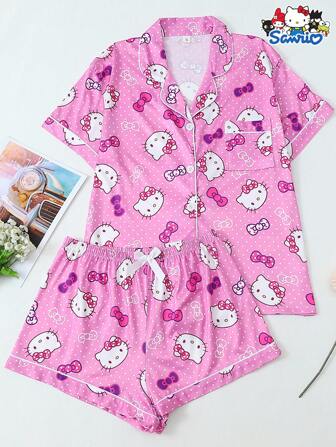  2 件套春夏女士 Sanrio Hello Kitty 印花翻领短袖纽扣口袋上衣和蝴蝶结短裤睡衣套装，适合家居服