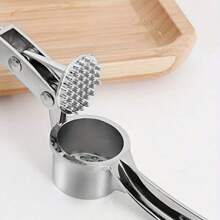 1pc Titanium Alloy Stainless Steel Garlic Press, Garlic Mincer, Garlic Clamper, Multi-Function Zinc Alloy Stainless Steel Manual Garlic Squeezer, Suitable For Kitchen