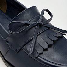 Zapato Mujer Casual Piso Cerrado En Piel Color Marino - Azul Marino - Ver 4