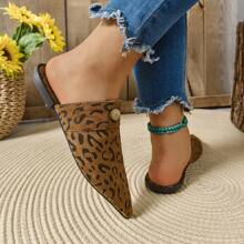2025 Fashionable Versatile Leopard Print Pointed Toe Flat Mules, Chic & Eye-Catching - Perfect Combination Of Elegance And Personalized, Vintage Leopard Mule Slip Ons With Metal Buckle Decor, Must-Have For Outings