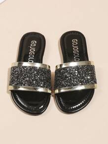 Ein Paar modische Hausschuhe für Mädchen, schöne rutschfeste Kleidung, geeignet für Reisen, Zuhause und Fotografie, Strandschuhe