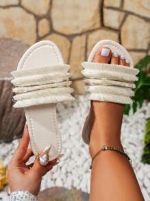 Sandales pour femmes, sandales grand format à coupe large, sandales décorées de franges, sandales plates confortables, sandales beiges, sandales à bout carré, design à multi-brides, sandales plates, chaussures d'été pour femmes, sandales casual, chaussures pour le port quotidien, chaussures de plage et de vacances, sandales de voyage, chaussures mode pour femmes, chaussures confortables pour femmes, sandales polyvalentes, sandales style coréen, sandales style européen et américain, sandales d'été essentielles