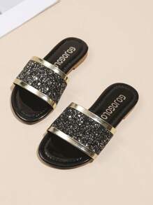 Ein Paar modische Hausschuhe für Mädchen, schöne rutschfeste Kleidung, geeignet für Reisen, Zuhause und Fotografie, Strandschuhe