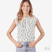 Blusa Feminina Estampada Floral com Gola Alta e Pregas – Manga Japonesa, Tecido Leve e Confortável
