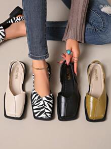 Saltos Grossos de Moda Feminina - Design de Bico Quadrado, Couro Sintético Bege e Dourado, Sola de Borracha, Uso Diário Confortável | Sandálias Planas da Moda | Sapatos com Sola de Borracha