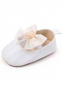 1 par de zapatos para bebé, diseño lindo de flor con lazo de gasa, apropiado para interior y exterior, antideslizante para empezar a caminar, zapatos planos suaves para infantes - Blanco - Ver 3