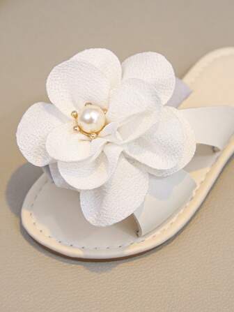 夏季新款时尚闪亮水钻串珠女童软底方头拖鞋。