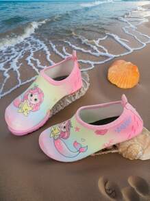 Zapatos de playa para niños, un par de zapatos de agua suaves, ligeros y transpirables con diseño de telaraña roja para niños, aptos para exteriores, playa, fiesta de Halloween. Un par de zapatos de agua de verano para niñas con gráfico de unicornios de dibujos animados, calcetines acuáticos de poliéster con puntera redonda, zapatillas deportivas para exteriores, yoga, playa, con pequeño diseño de dibujos animados antideslizante y transpirable. - Multicolor - Ver 7
