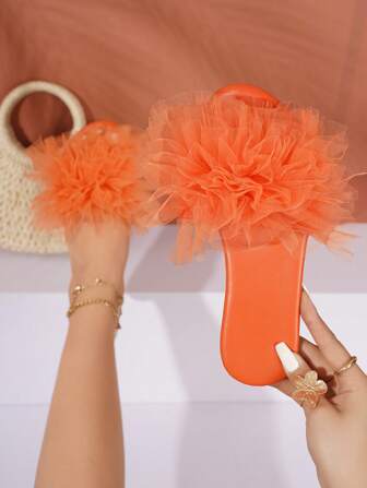 Sandalias planas de dedo abierto cómodas y acolchadas con malla fruncida de color naranja para mujer, uso fashionable para primavera y verano