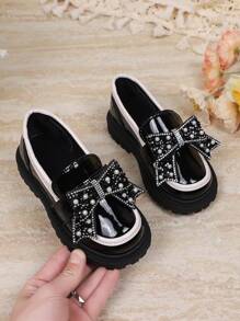 1 par de nuevos zapatos de niña de moda lindos con lazo de moño, diseño versátil y cómodo de piel sintética con perlas y cierre de gancho y bucle, antideslizante, apropiado para usar en exteriores, diario, fiesta y escuela en primavera y otoño, tipo Bailarinas