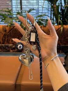 1 Pc Stainless Steel Silver Heart Shaped Travel Water Bottle, Key Chain Detachable Dispenser, Ideal For Travel, Picnic, Restaurant, Party, Birthday Gift